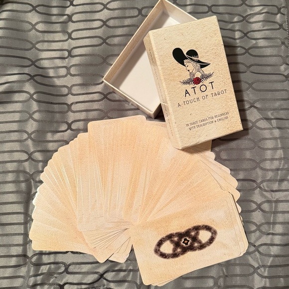 A Touch of Tarot Card Deck 🔮🥠🎱 | Beginner Friendly Cards - Picture 3 of 4
